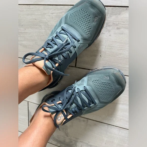 On Running Blue Athletic Shoes with Breathable Mesh and Sleek Design - Picture 2 of 8